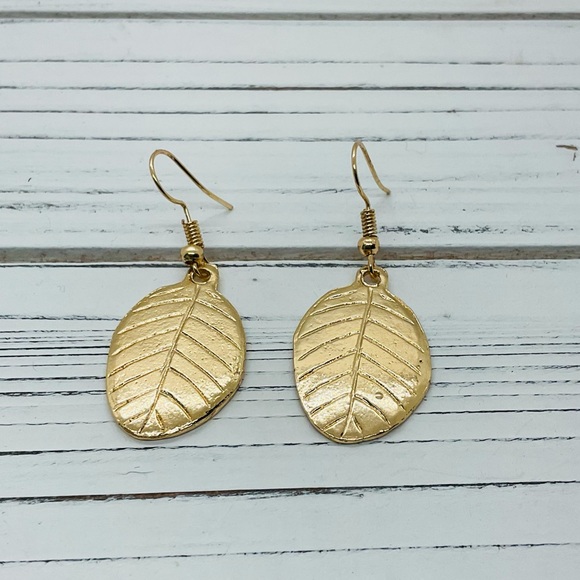 Jewelry - 3/$25 Leaf Shape Dangle Gold Tone Earrings